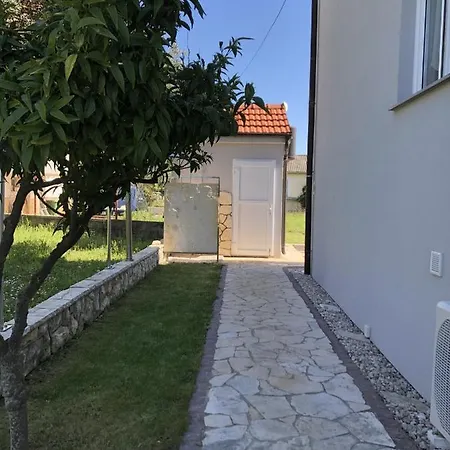 In With Seaview, Terrace, Air Condition, Wifi Sukošan