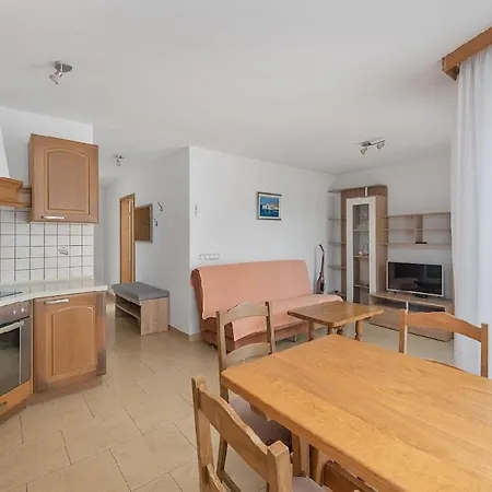 In With Seaview, Terrace, Air Condition, Wifi *