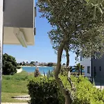 In With Seaview, Terrace, Air Condition, Wifi * Sukošan