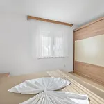 In With Seaview, Terrace, Air Condition, Wifi Apartman *