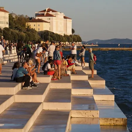 In With Seaview, Terrace, Air Condition, Wifi Appartement Sukošan