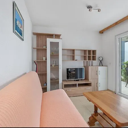 In With Seaview, Terrace, Air Condition, Wifi Lägenhet Sukošan