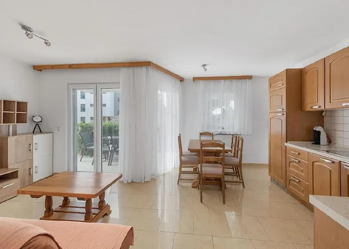 In With Seaview, Terrace, Air Condition, Wifi Sukošan