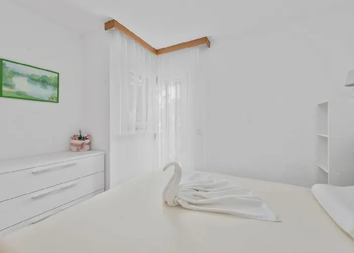 In With Seaview, Terrace, Air Condition, Wifi Appartement
