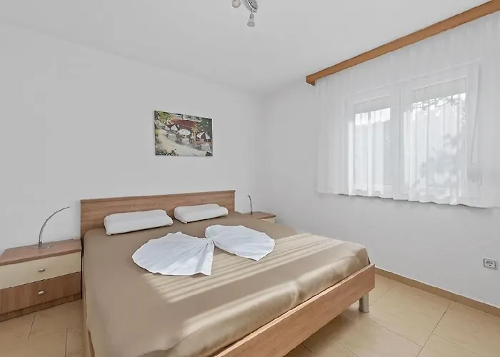 In With Seaview, Terrace, Air Condition, Wifi Appartement *