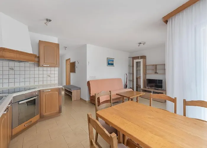In With Seaview, Terrace, Air Condition, Wifi *