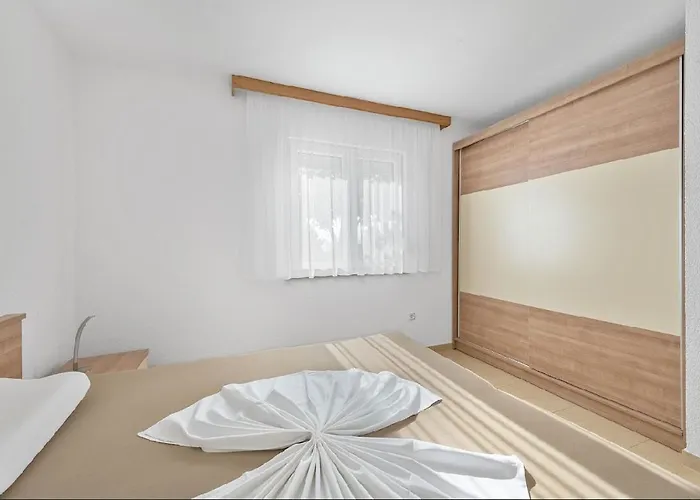In With Seaview, Terrace, Air Condition, Wifi Appartement *
