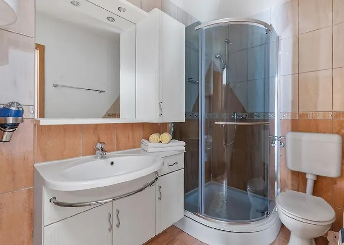 In With Seaview, Terrace, Air Condition, Wifi *